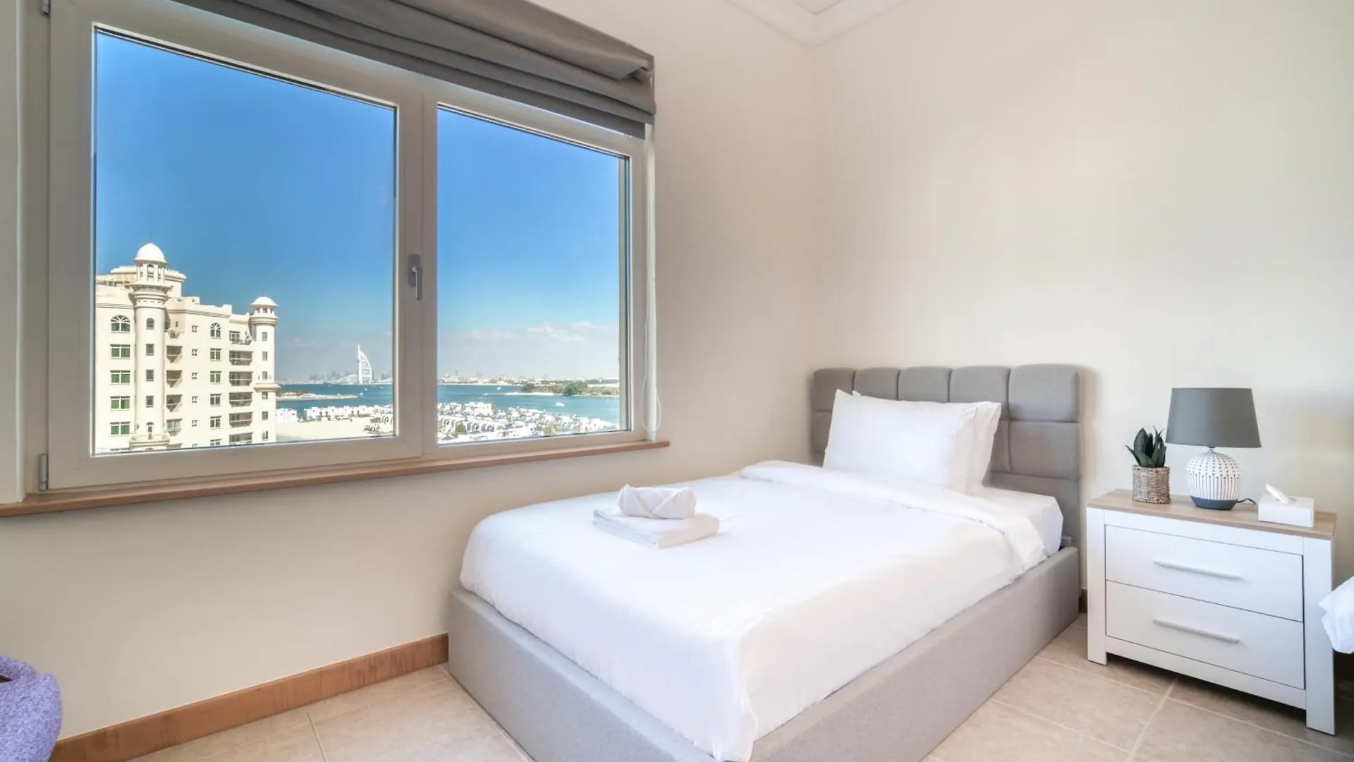 Shoreline 14, Al Hallawi - Palm Jumeirah - Mint Stay Dubai United Arab Emirates