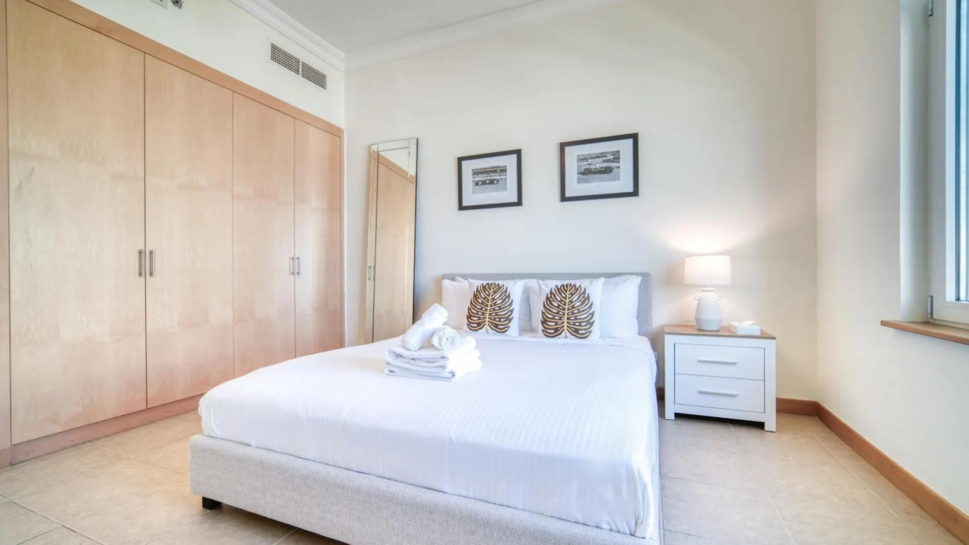 Shoreline 14, Al Hallawi - Palm Jumeirah - Mint Stay Dubai Apartment