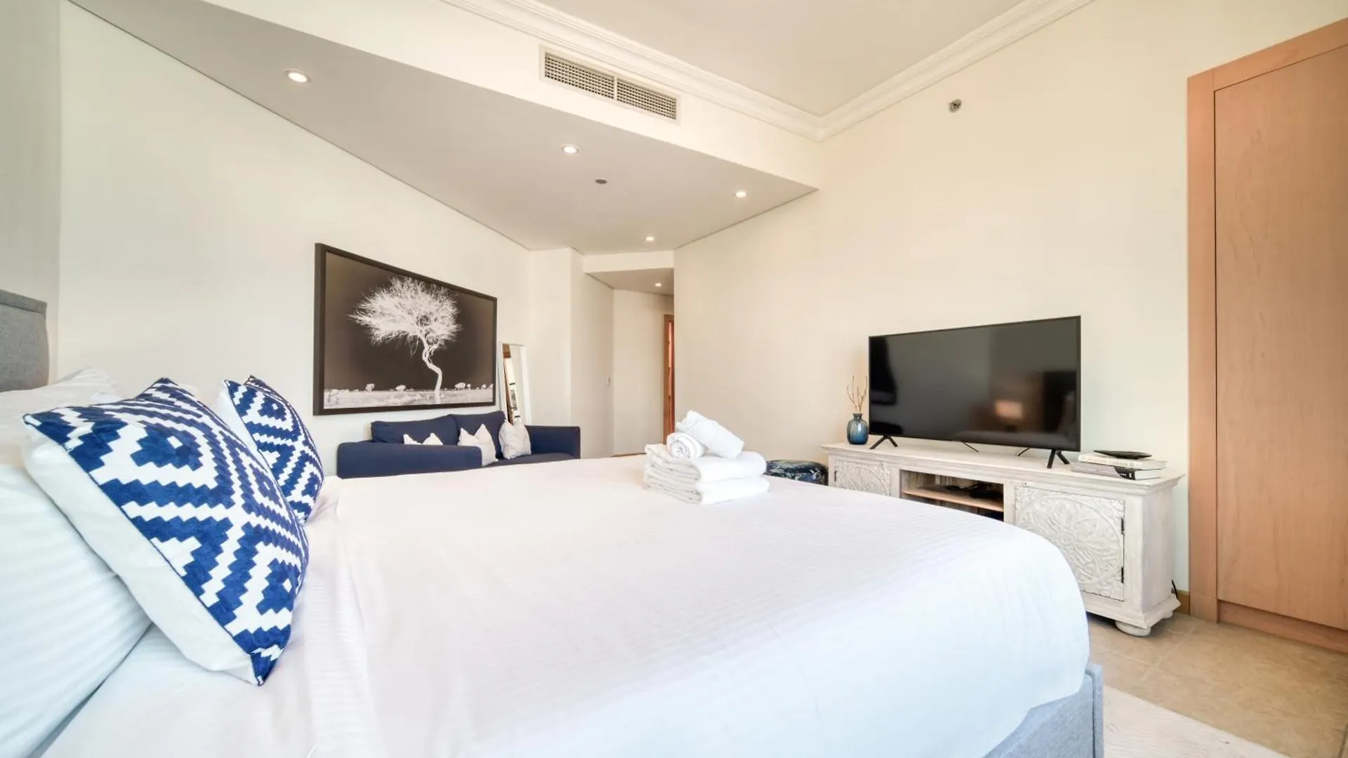 Shoreline 14, Al Hallawi - Palm Jumeirah - Mint Stay Dubai Apartment