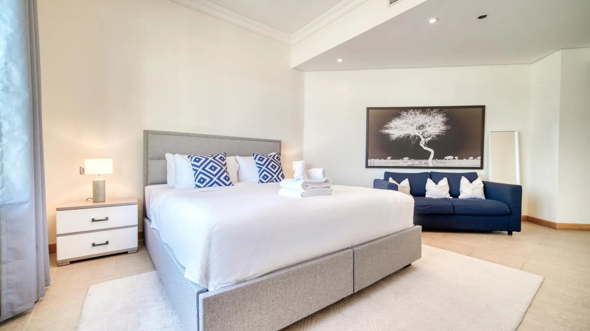Shoreline 14, Al Hallawi - Palm Jumeirah - Mint Stay Dubai United Arab Emirates